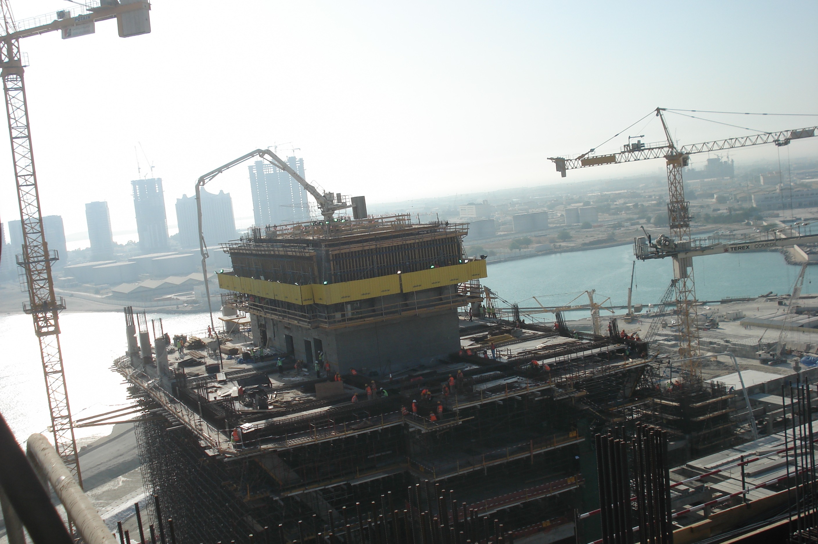 電梯井內(nèi)爬布料機(jī) 電梯井內(nèi)爬布料機(jī)