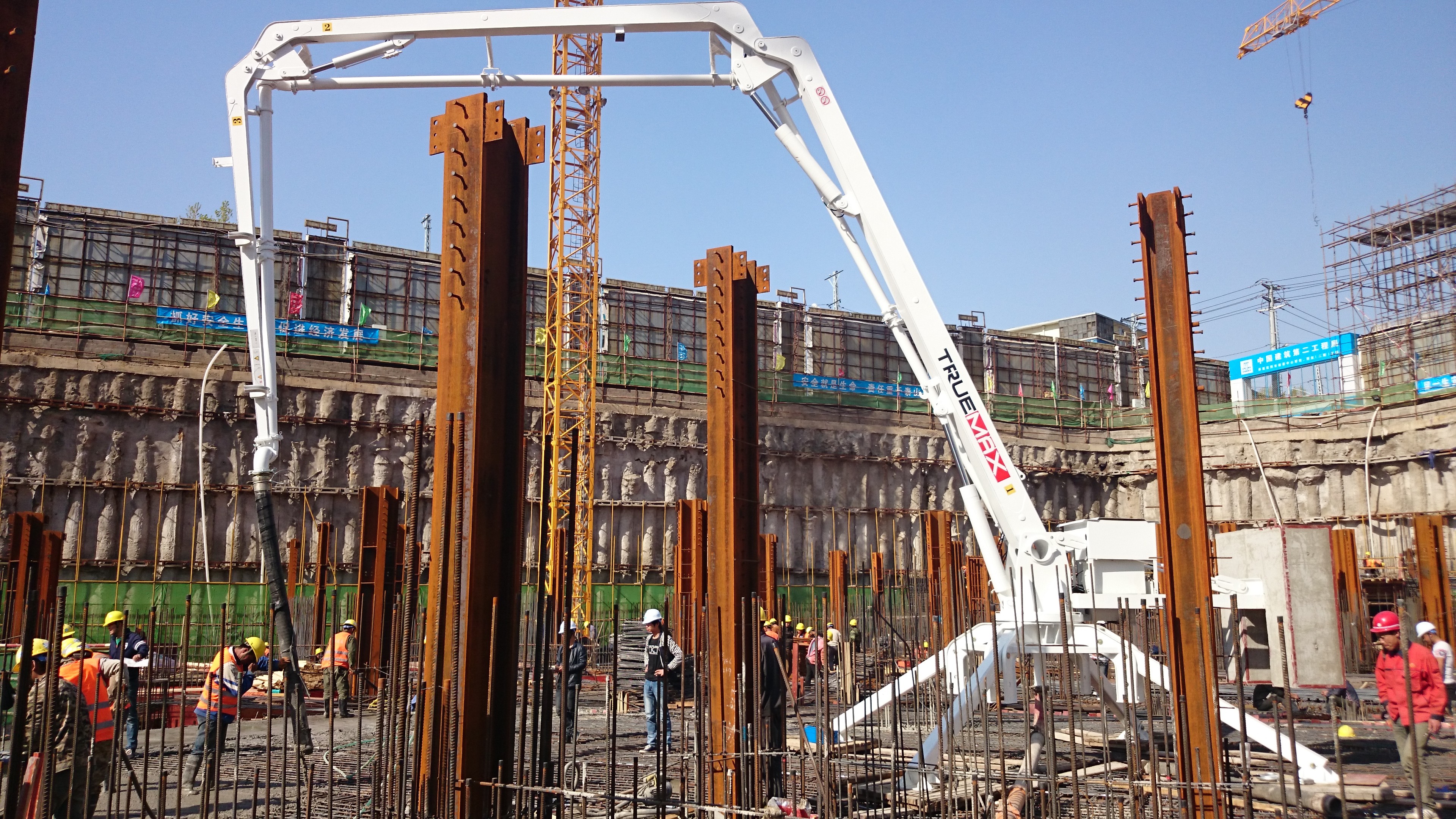 移動液壓布料機(jī) 移動液壓布料機(jī)