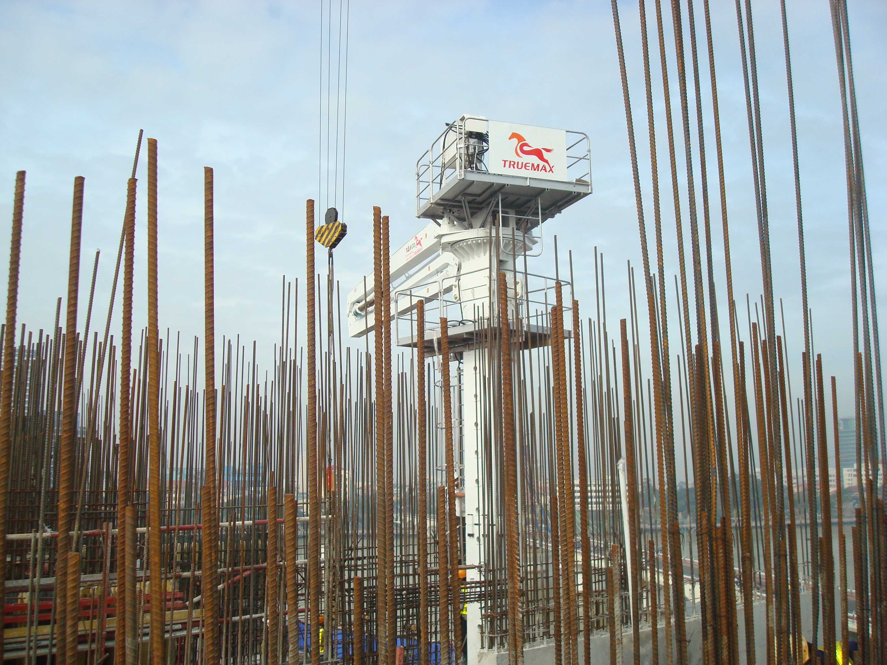 內(nèi)爬混凝土液壓布料機 內(nèi)爬混凝土液壓布料機