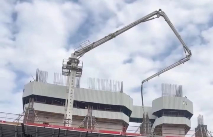 內(nèi)爬布料機