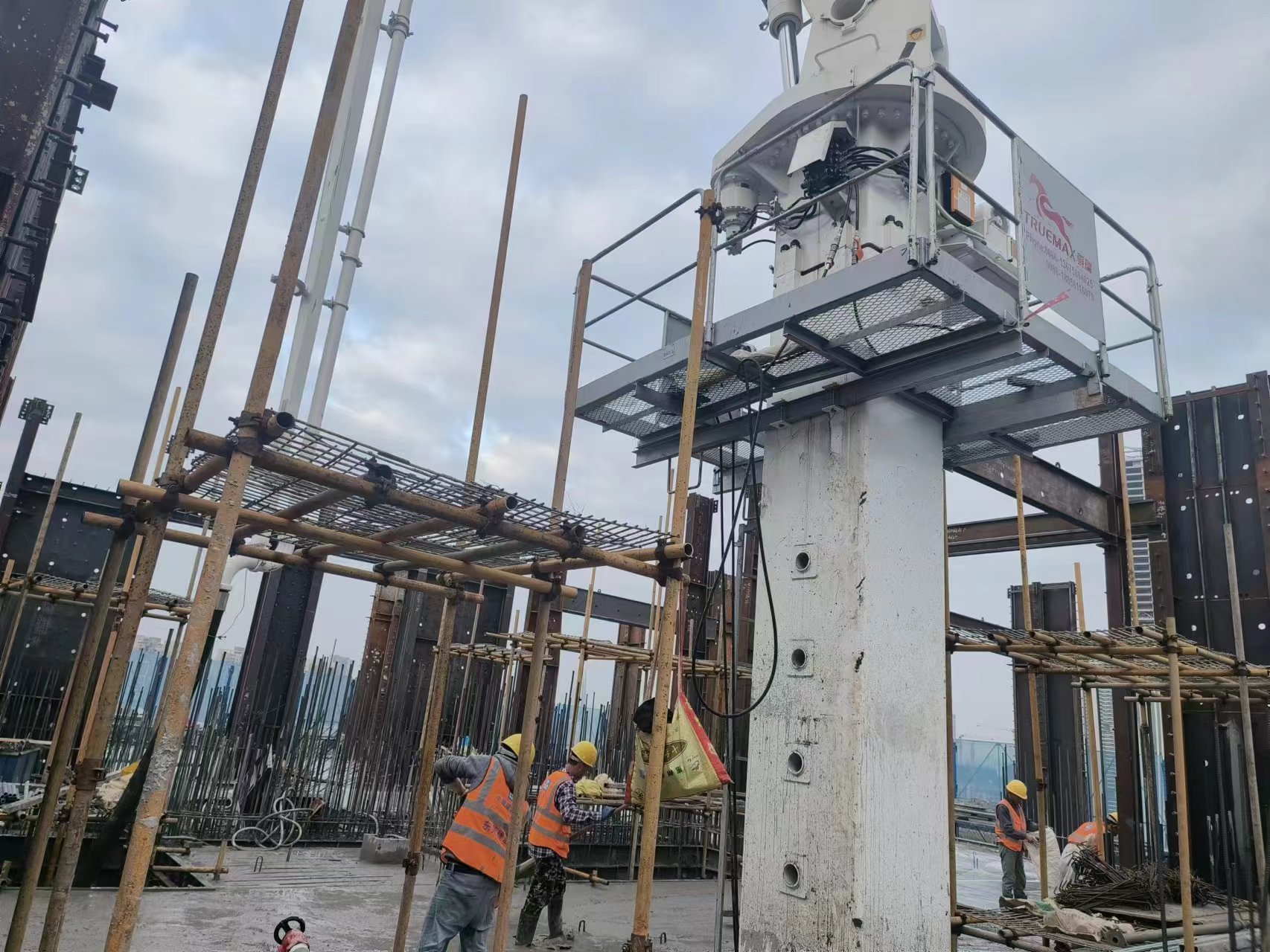 混凝土布料機(jī)安裝 混凝土布料機(jī)安裝